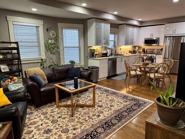 Building Photo - 19 MacArthur St