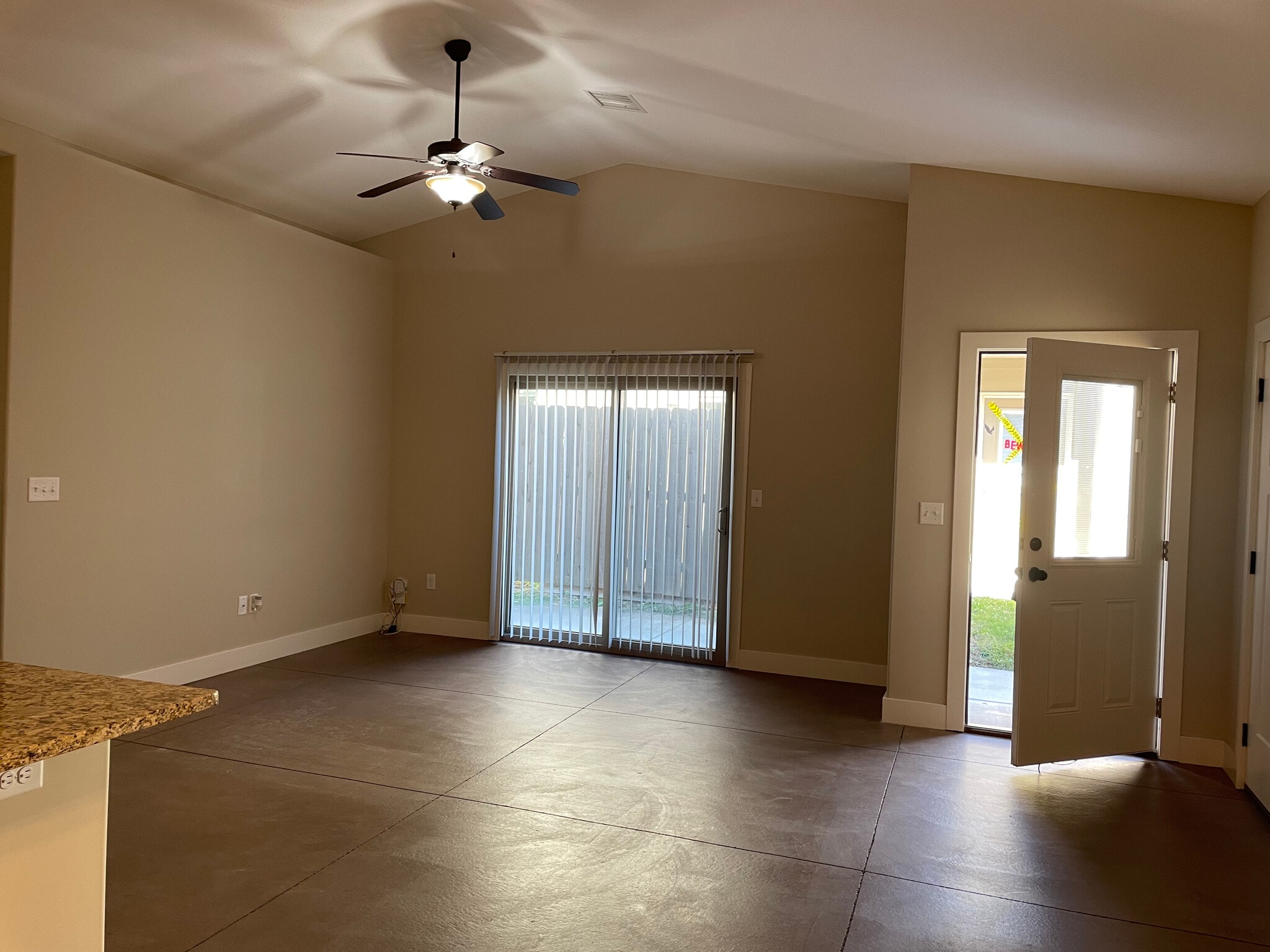 Building Photo - 4833 N Hillside Ct