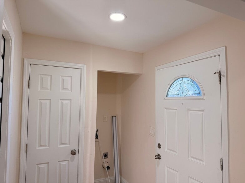 Building Photo - 2844 Rio Linda Blvd