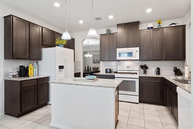Building Photo - 1208 Ravenside Cove