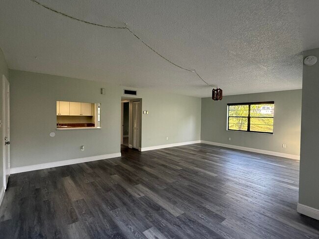 Building Photo - 2050 Oleander Blvd