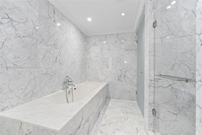 Building Photo - 15701 Collins Ave