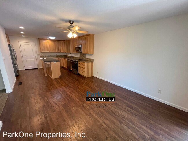 Building Photo - 3 br, 2.5 bath House - 200 Barnett Ter