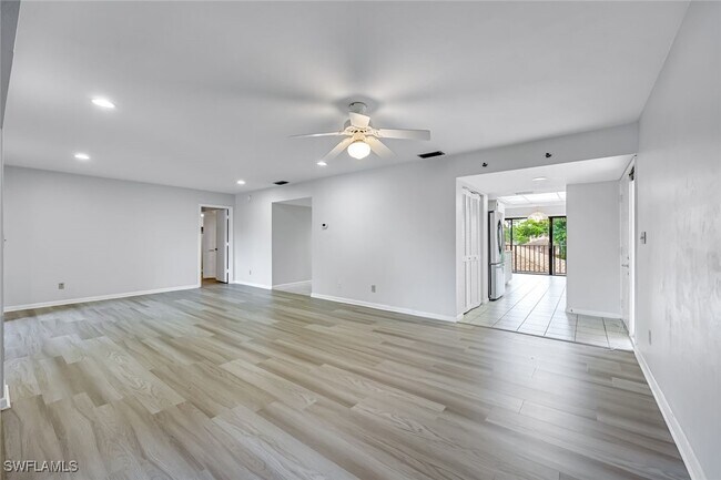 Building Photo - 537 Lake Louise Cir