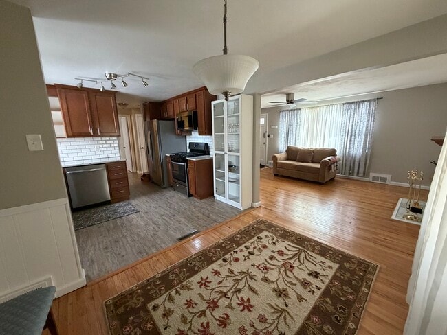 Building Photo - 17 Brian Rd