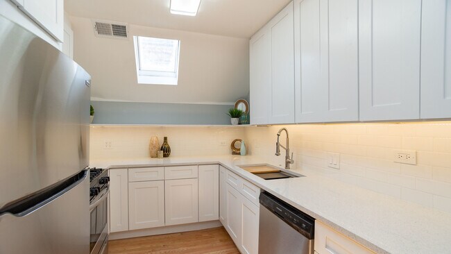 Building Photo - 3729 N Clifton Ave