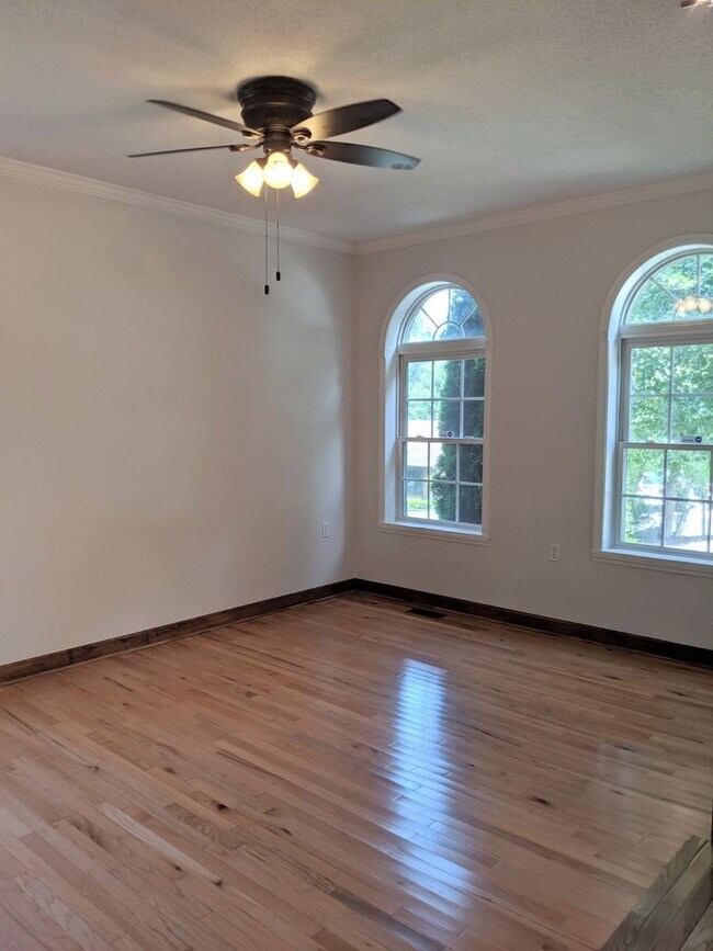Building Photo - ONE BEDROOM RENTAL! **ALL UTILITES INCLUDED**