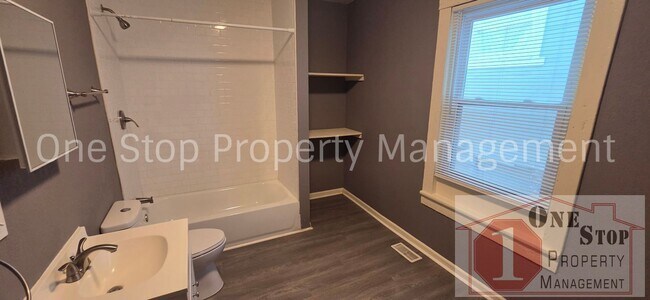 Building Photo - Spacious 2-Bedroom, 2-Bath In Kansas City!!