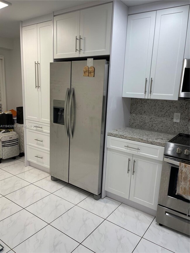 Building Photo - 1625 N 15th Terrace