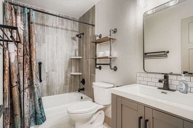 Building Photo - 13149 W Ohio Ave