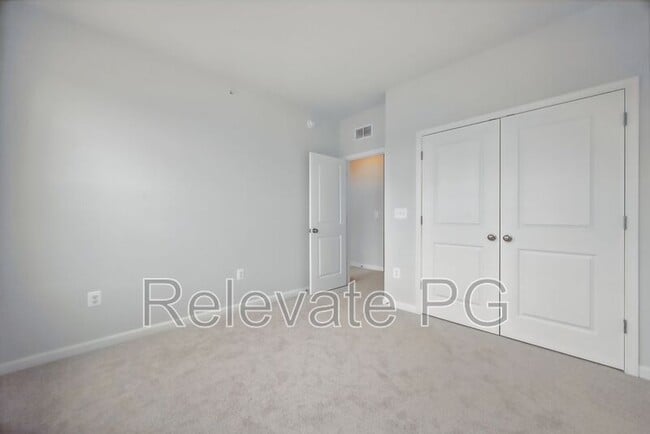 Building Photo - 636 Brookwood Glen Terrace