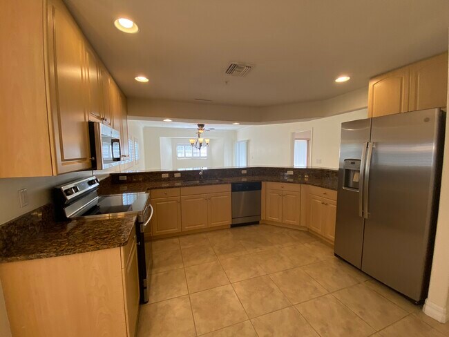 Building Photo - 12101 Santaluz Dr