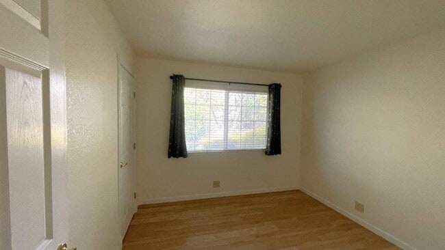 Building Photo - Concord Beautiful 4 bedroom 2 bathroom home in nice neighborhood with large yard!