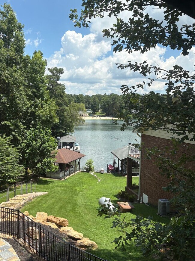 Building Photo - 7083 Parkarms Ct