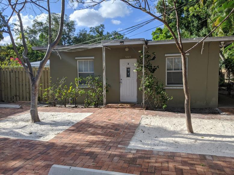 Front of property - 1225 SW 4th Ct