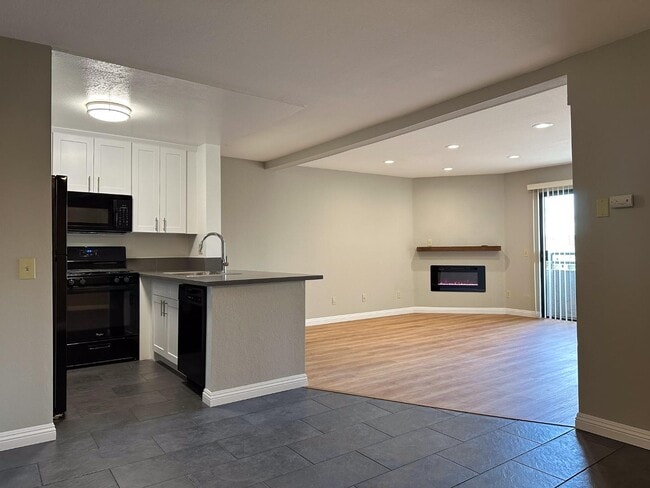 Primary Photo - 4550 Laurel Canyon Blvd