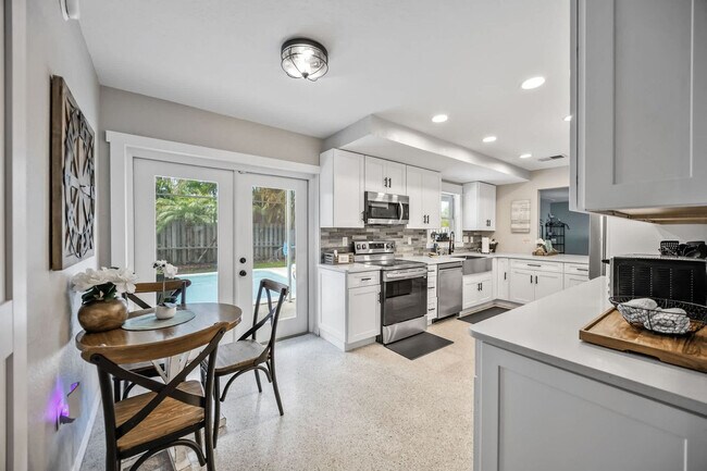 Building Photo - 366 W Osceola Ln