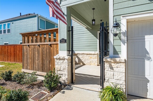 Building Photo - 719 Sandy Bay Ln