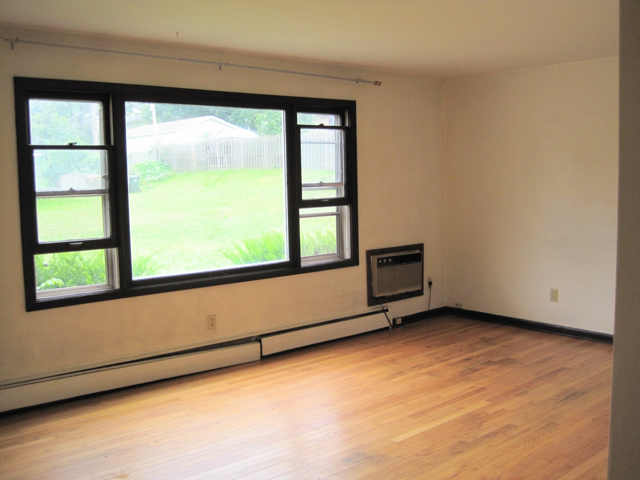 Building Photo - 205 Sunny Meade Ln