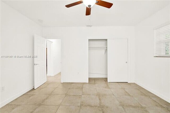 Building Photo - 331 Santander Ave