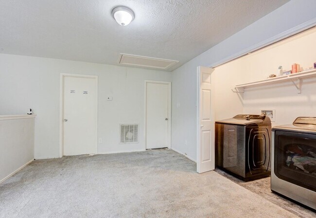 Building Photo - 11843 Sunny Stream Dr