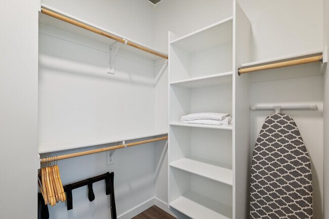 Building Photo - 222 E Jefferson St