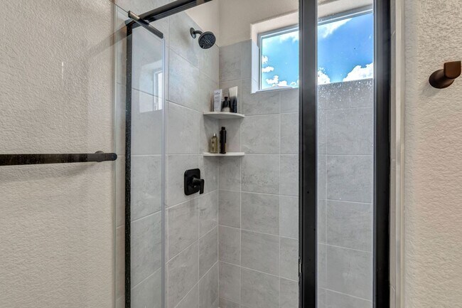 Building Photo - Fully Furnished Modern Townhome with utilities included and flexible lease options available