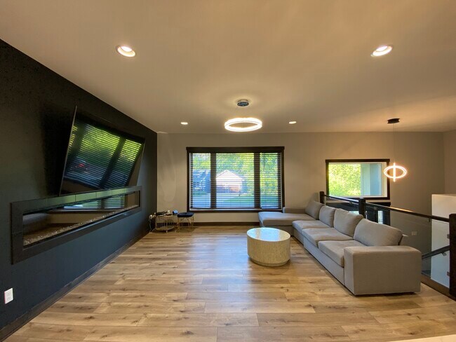 Building Photo - 2068 Edgewood Ct SW