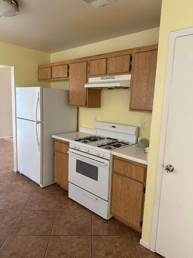 Building Photo - "Stylish and Spacious 3-Bed Home in Las Vegas with over 1500 sqft on a corner lot