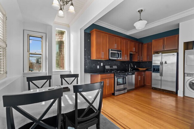Sun Room Dinning Area - 1447 Westminster St