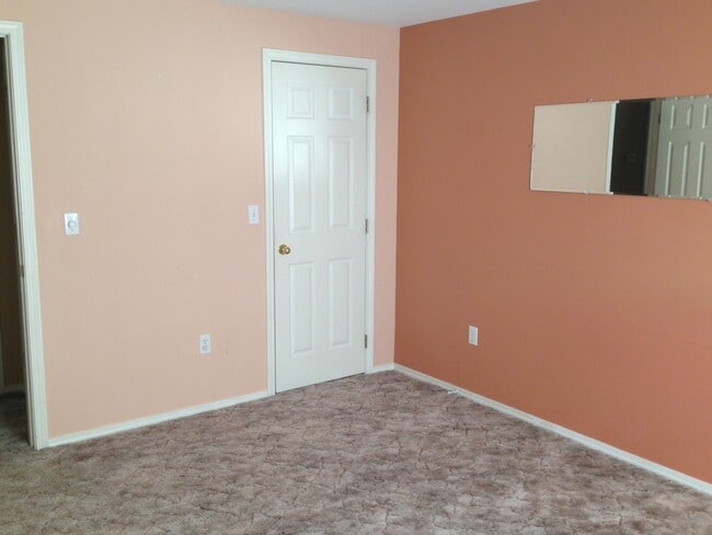 Building Photo - Great Two Bedroom Rancher- Airway Heights