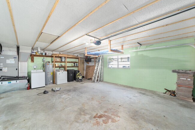 Building Photo - Beautiful 3/2 home in fantastic NW locatio...