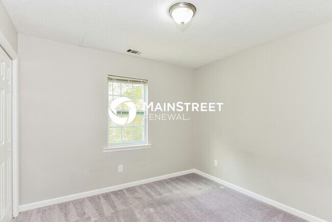 Building Photo - 3 Bedroom Pet-Friendly Home in Lithonia, GA with Main Street Renewal