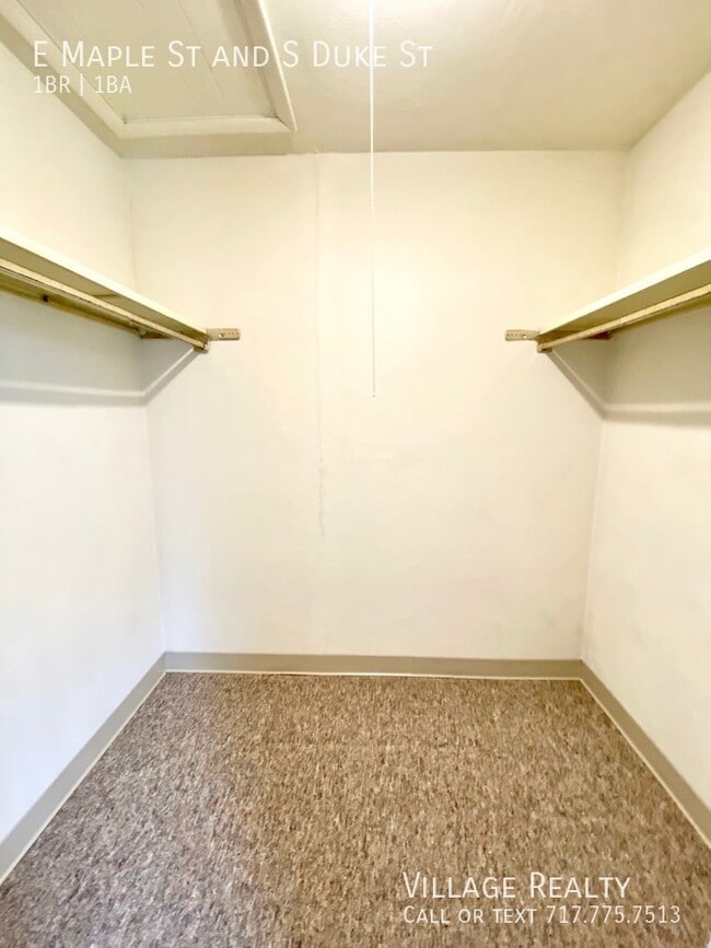 Building Photo - 501 E Maple St