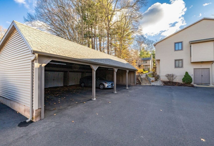 Building Photo - 47 Conestoga Way