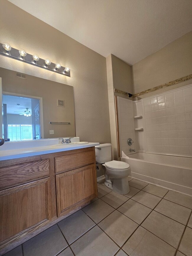 Building Photo - A Fabulous 2 Bedroom Downstairs Condo Cent...