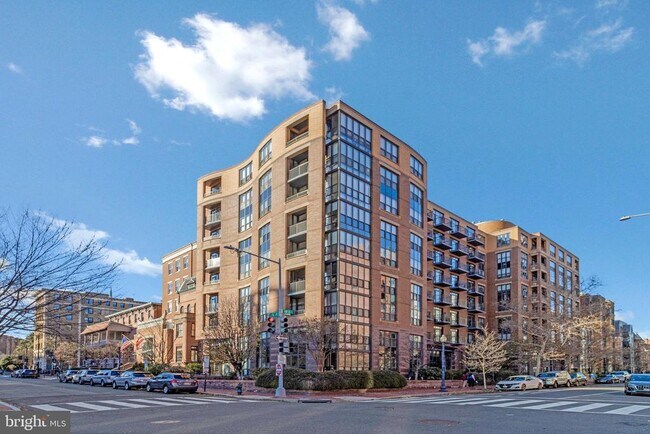 Building Photo - 1001 L St NW