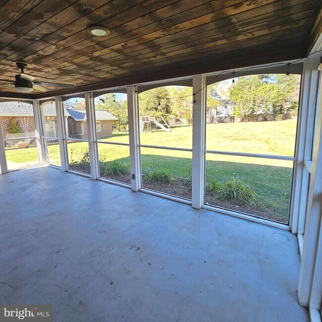 Building Photo - 5940 6th St