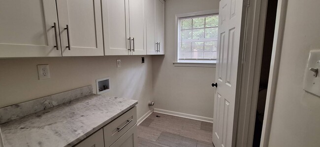 Building Photo - Beautifully renovated home in Rocky Woods ...