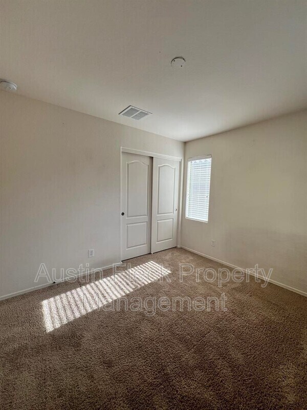 Building Photo - 1720 S Martingale Rd