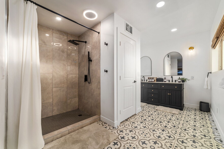 Bathroom 1 - 11205 E Chuckwagon Cir