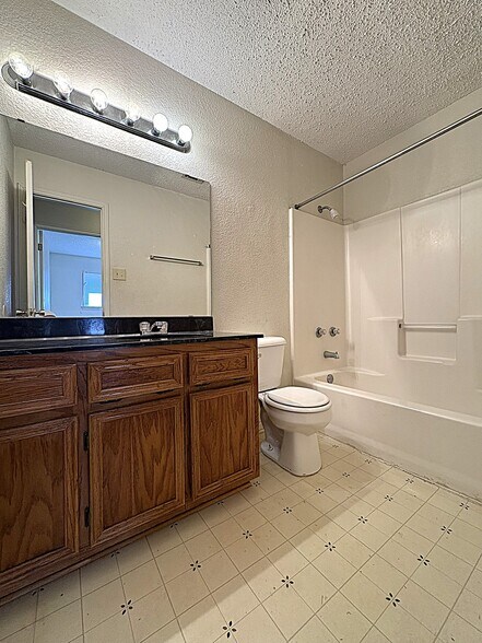 Building Photo - 403 W Avenue D
