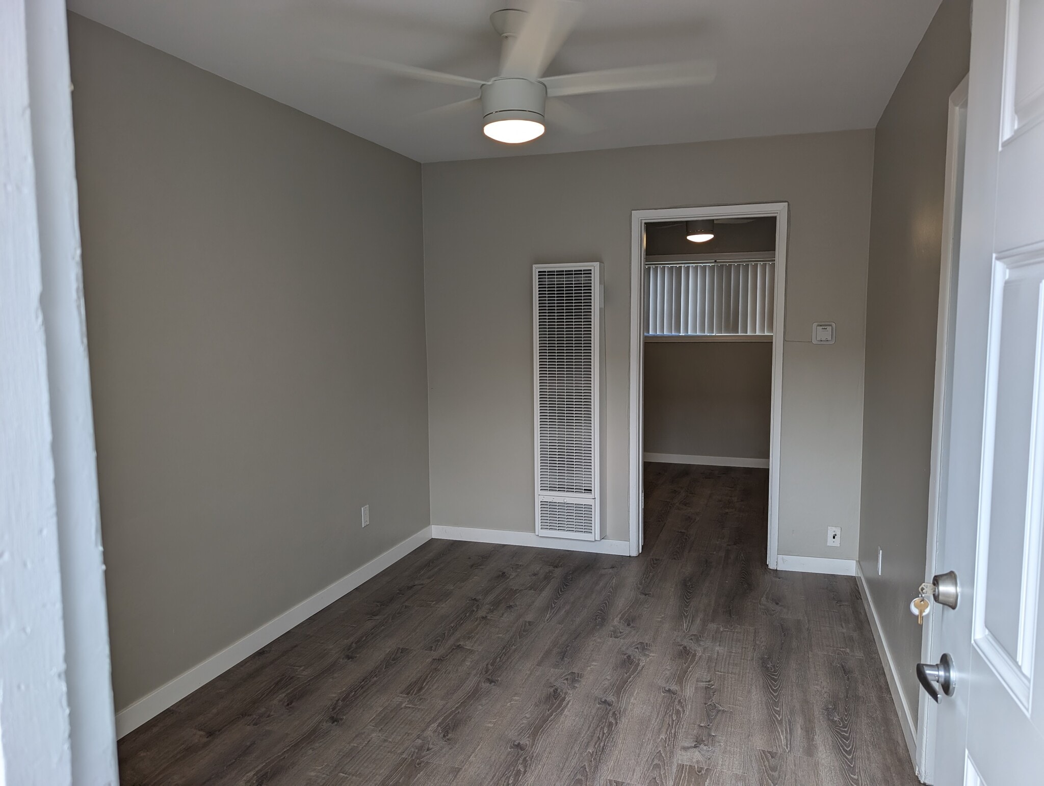 living room - 4431 College Ave