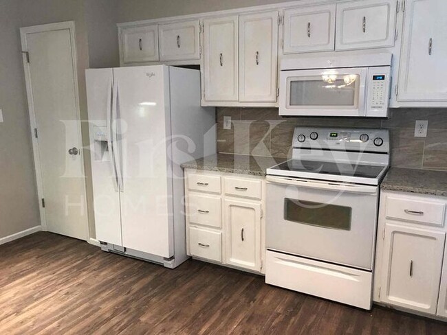 Building Photo - 5813 NW Aspen Ln