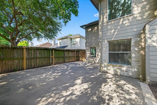 Building Photo - 14762 Country Rose Ln