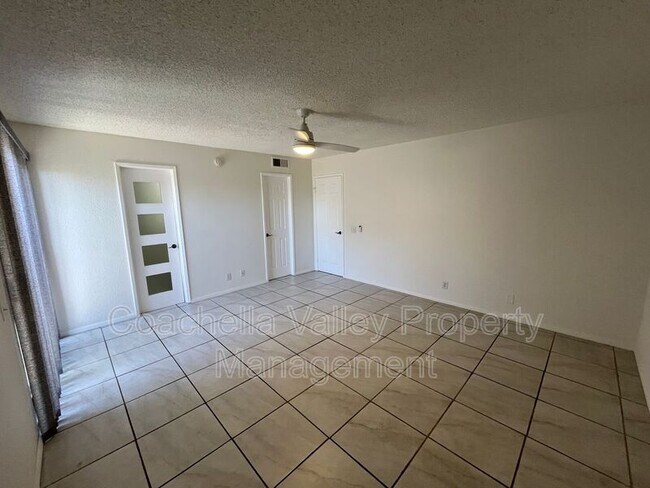 Building Photo - 433 Bradshaw E Ln