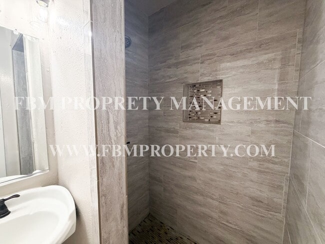 Building Photo - 509 Lake Park Ave