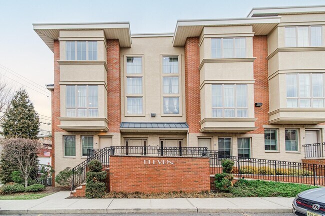 Building Photo - 11 Washington Pl