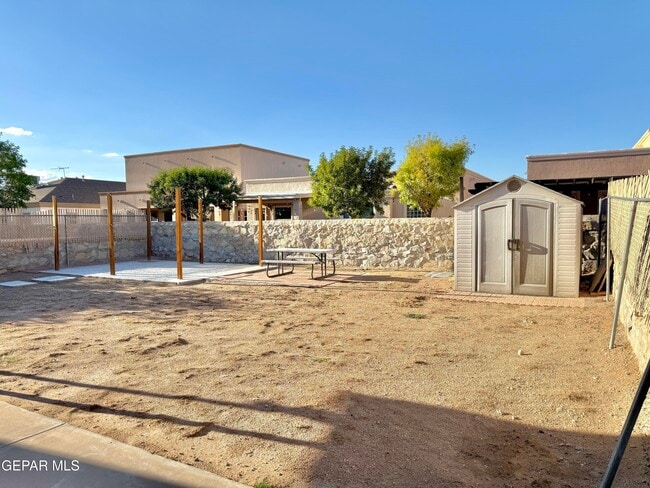 Building Photo - 13773 Paseo Central Ave