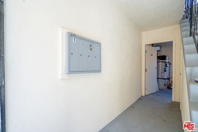 Building Photo - 241 W 84th St